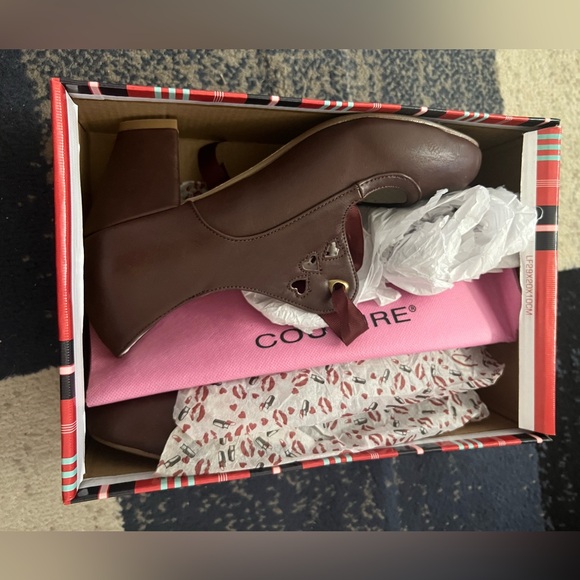 NIB 10 Pinup Couture Brown heels - Picture 3 of 3